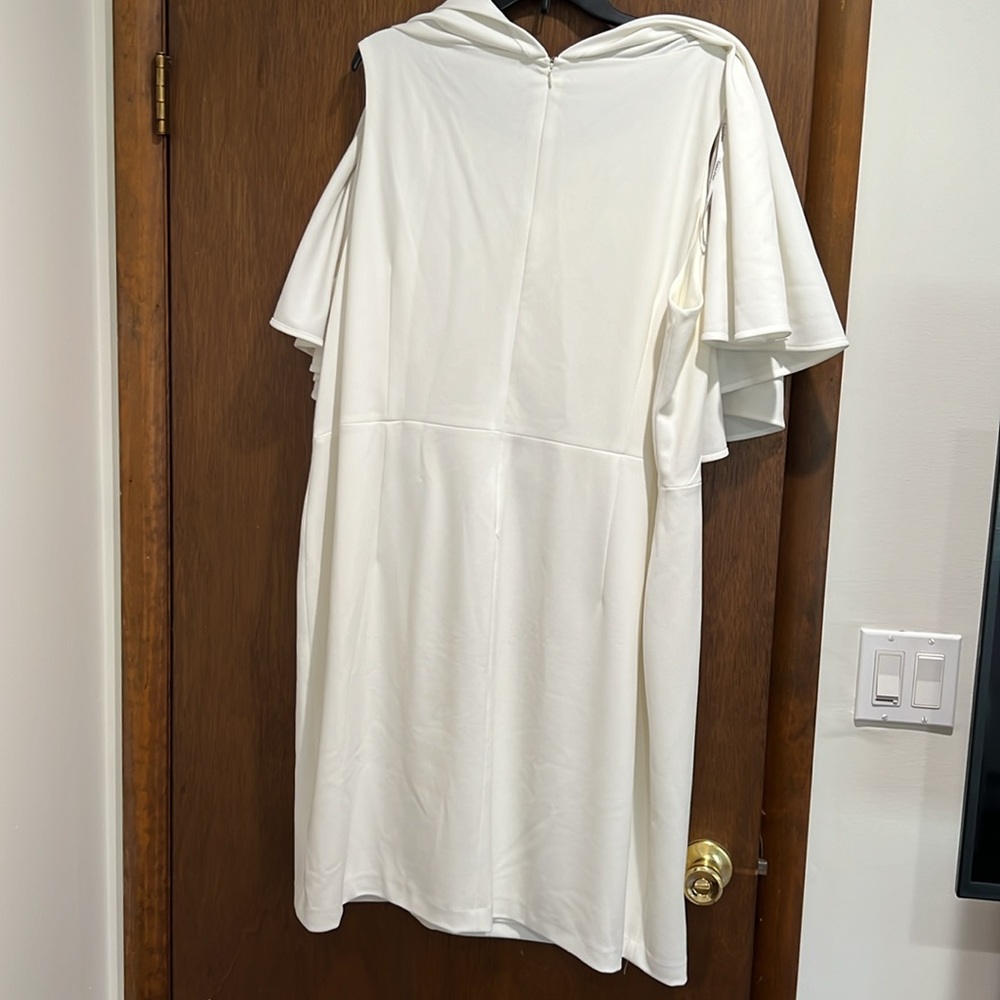 White. Calvin Klein. Size 22W Dress - Picture 3 of 5
